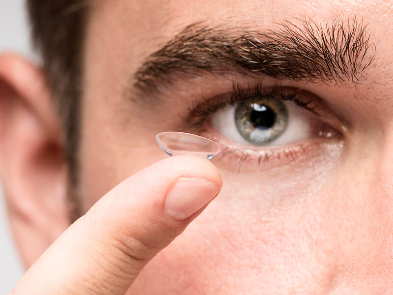 ¿Usar lentillas aumenta el riesgo de contagiarse de coronavirus?